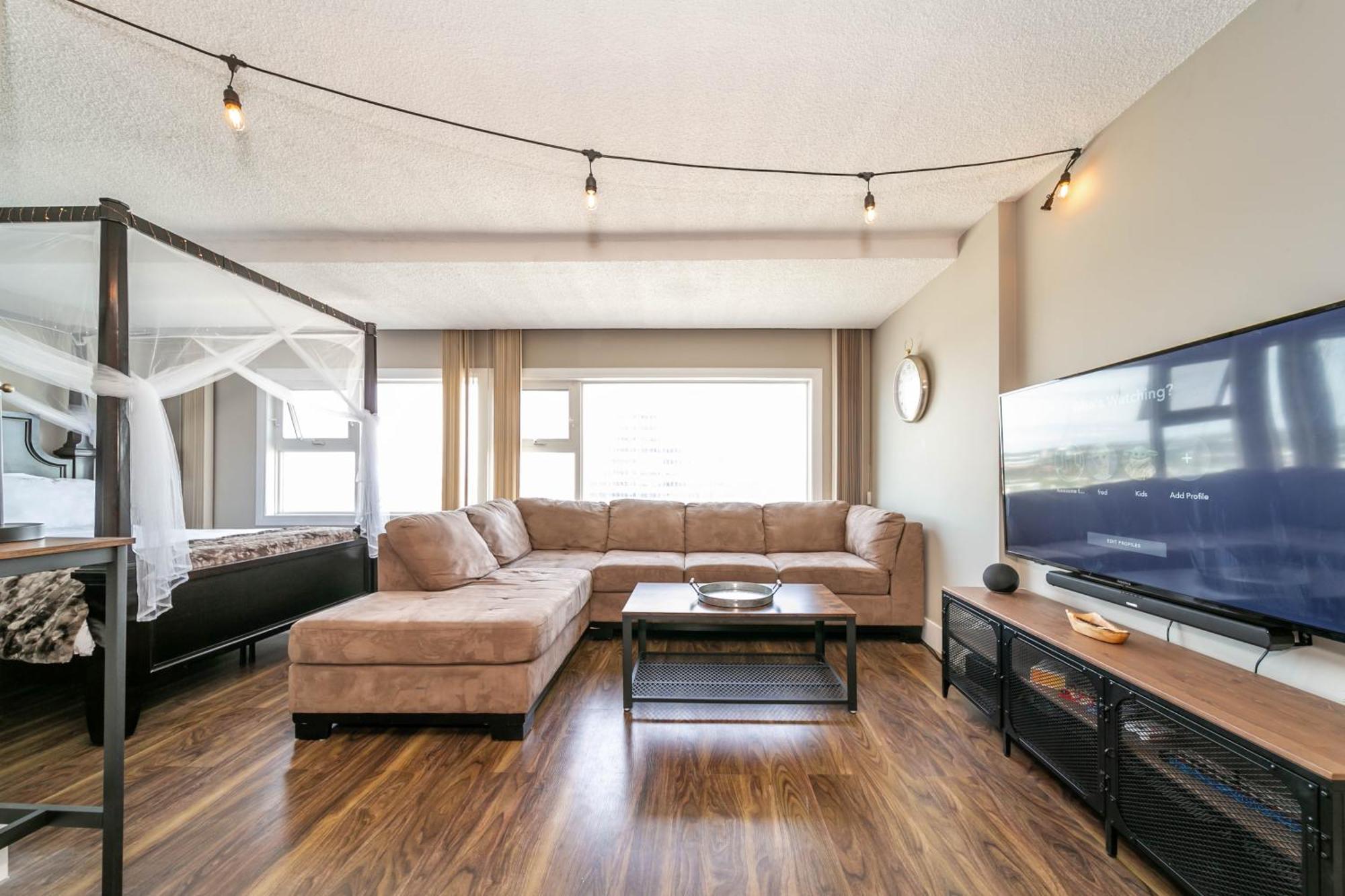 Ferienwohnung Rustic & Rogers Place, Free Parking! Edmonton Exterior foto